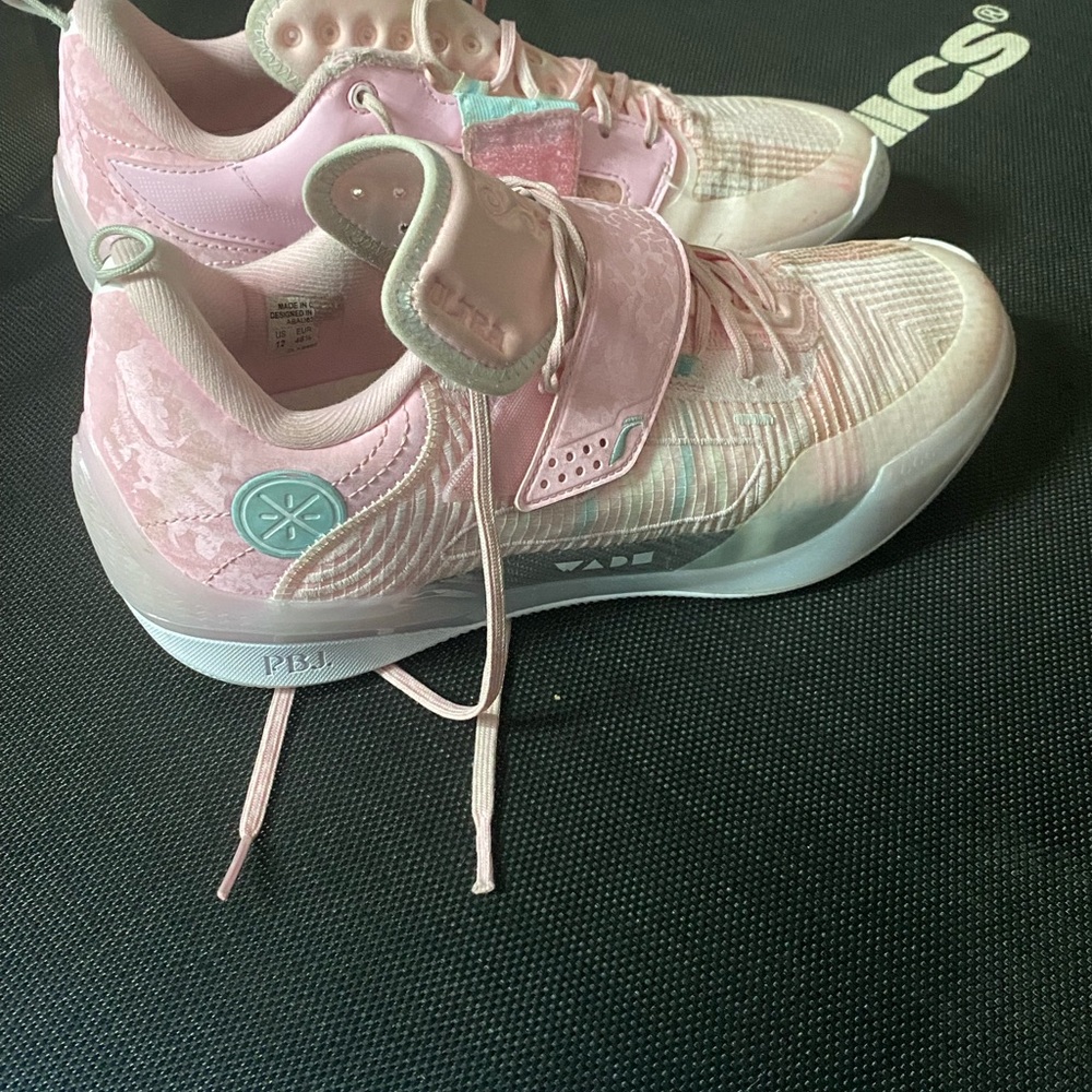 Pink Gradient Sneakers with Breathable Mesh